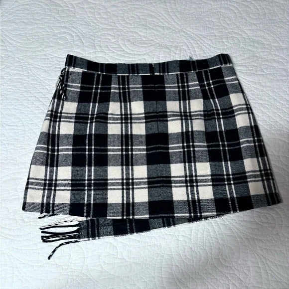 NWT - Antonio Melani Plaid Black and Cream Women's Mini Skirt - Picture 8 of 16